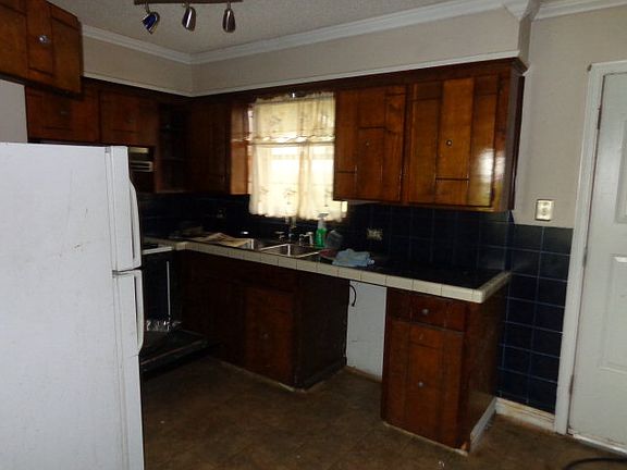 3rd image of 114 Ardoyne Dr