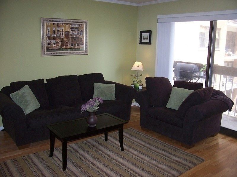 Large Living Room : Open floor plan with balcony.