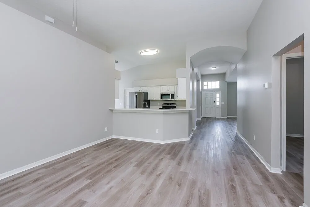 3 bed, 2.0 bath, 1756 sqft, $2,600 — Photo 4