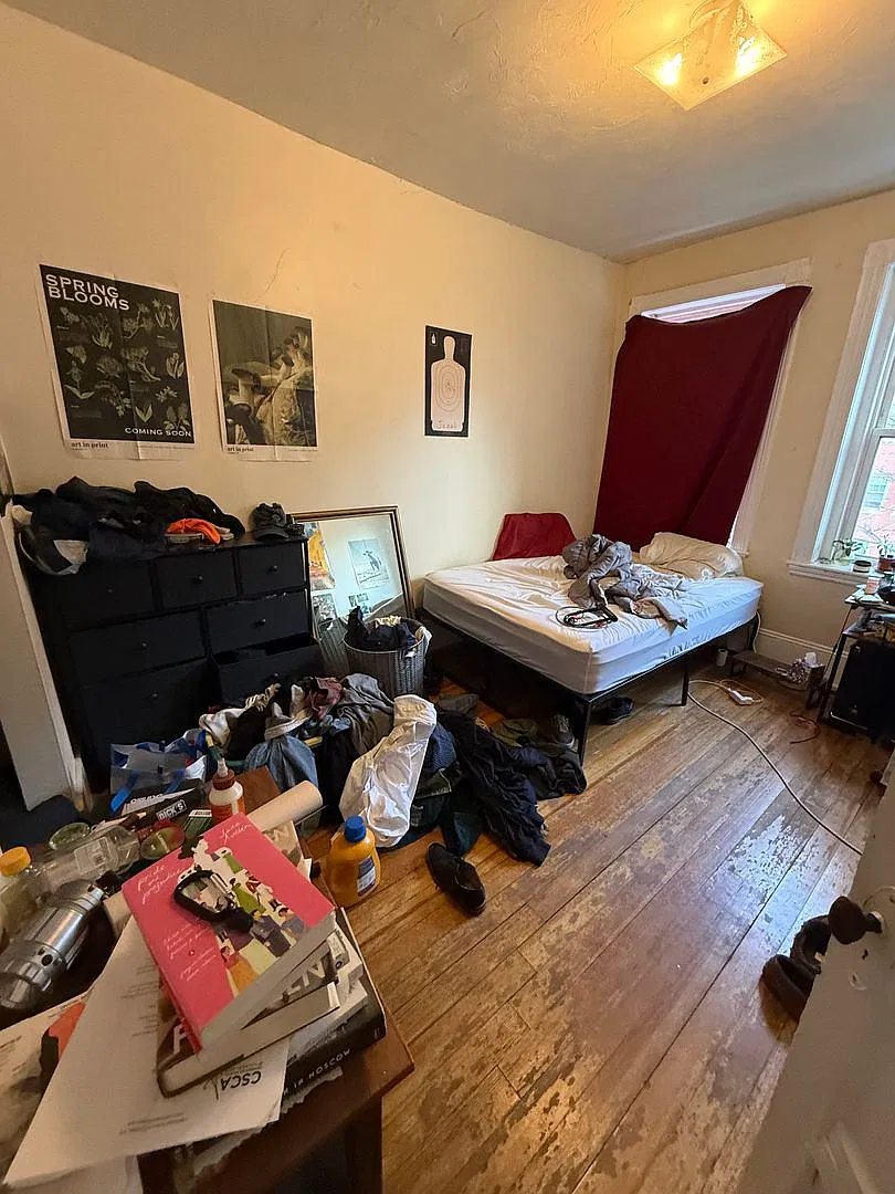 No brokers Fee. Steps from the T Stop, Laundry on a Site — Photo 4