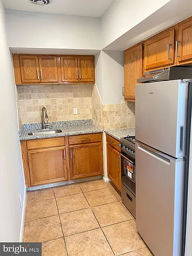 400-418 W Walnut Ln Photo 1
