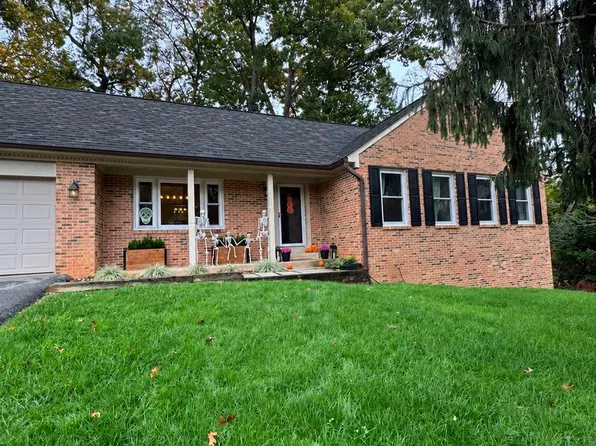 1921 Aubrey Place Ct, Vienna, VA 22182