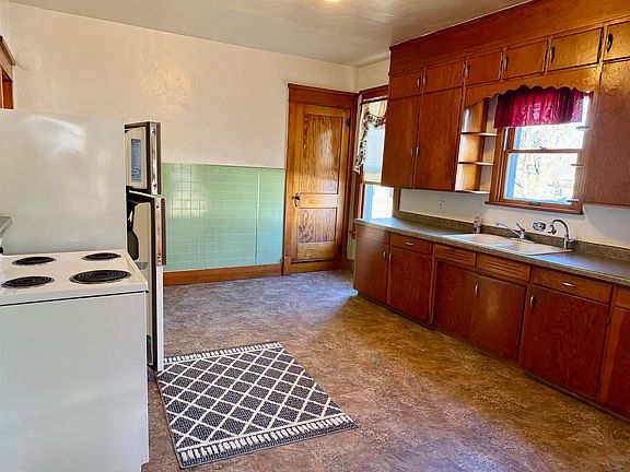 5th image of 609 S Washington St