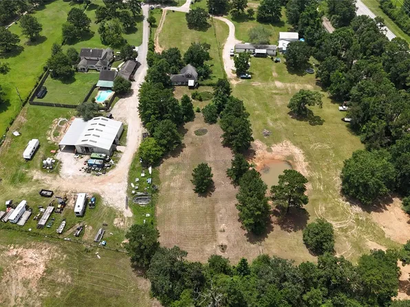 14102 Pinehurst Ln, Magnolia, TX 77354