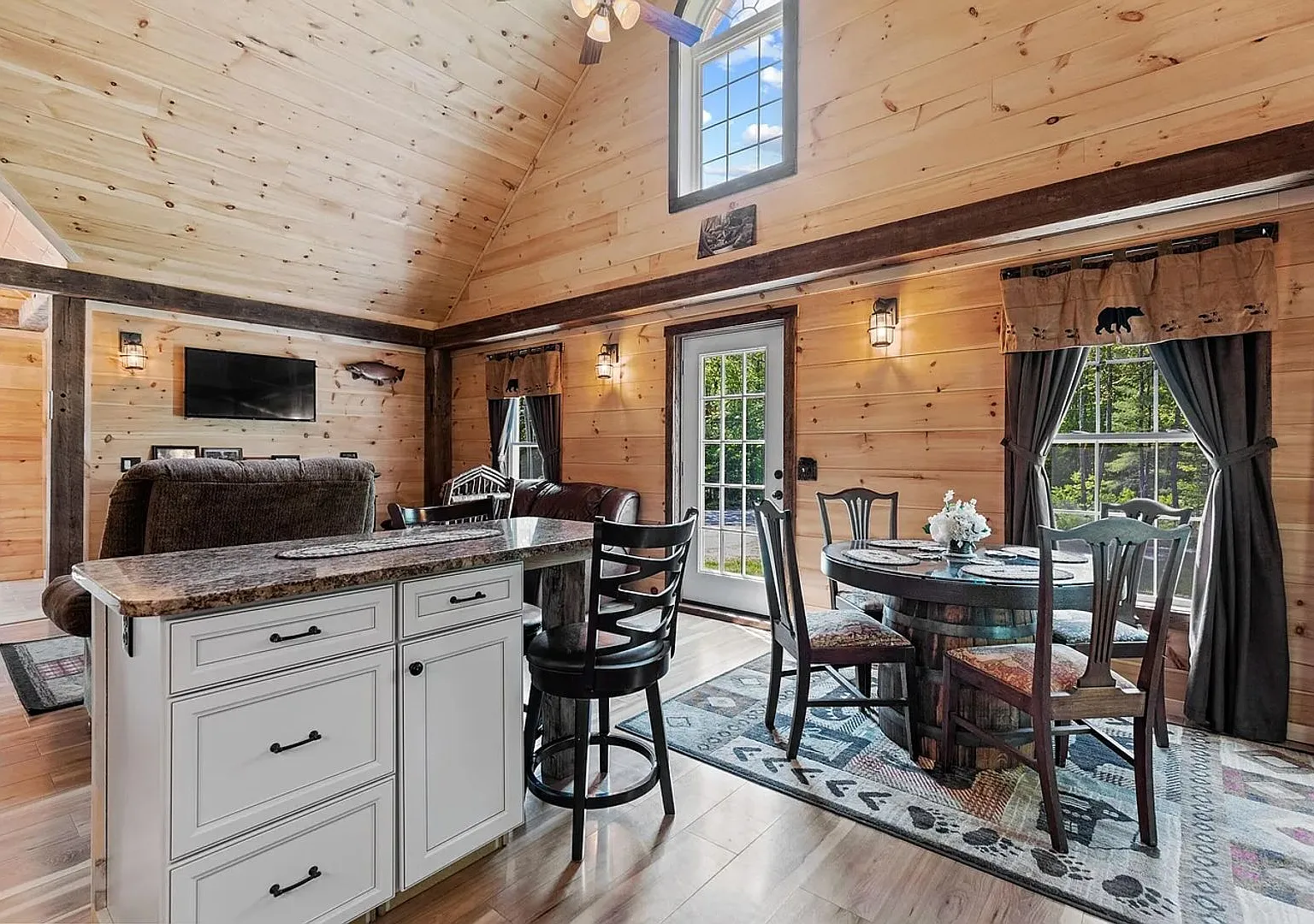 Gorgeous Custom Rustic Style home with heat included! — Photo 4