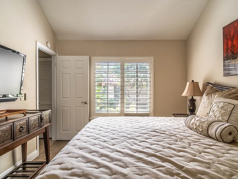 110 Trento Cir — Photo 16