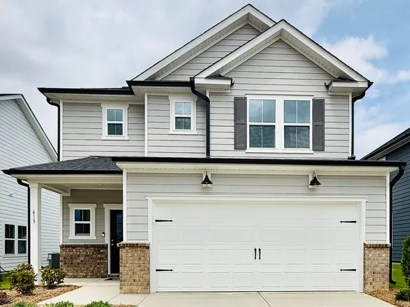 613 Wicklow Hall Dr, Fuquay Varina, NC 27526
