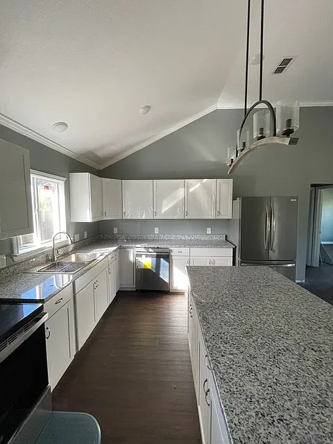3 bed, 1600 sqft, $1,690 — Photo 4