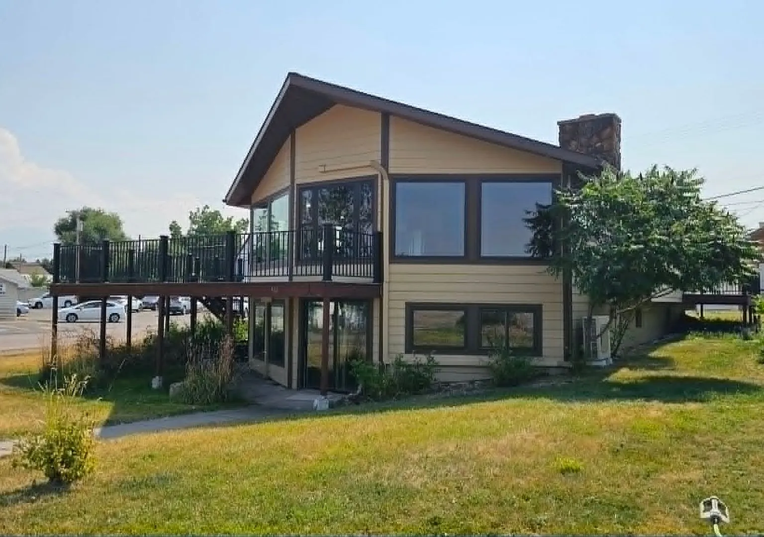 Corner Lot House with Lake Views — Photo 2