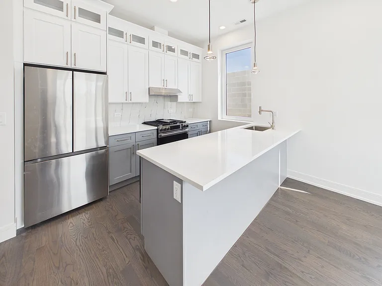 4055 S Prairie Ave #3 — Photo 8