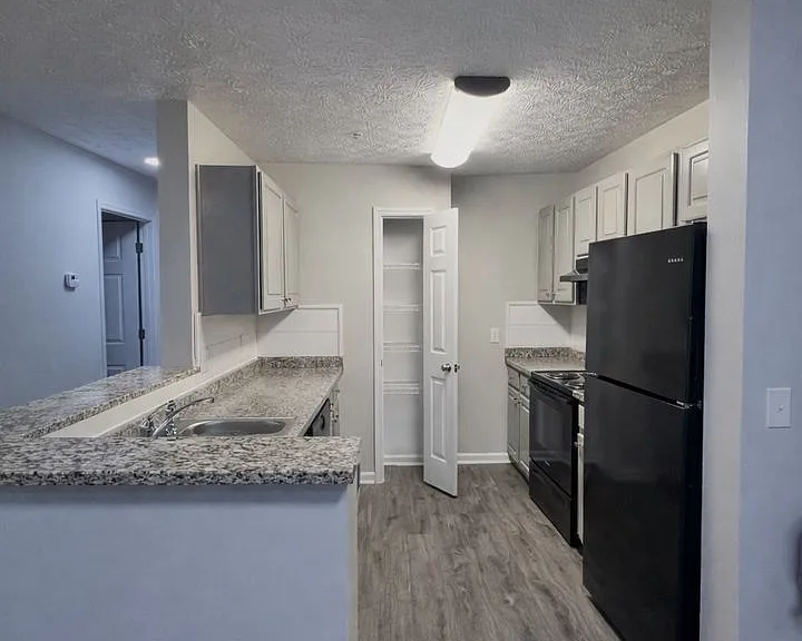 Salem Chase Apartments — Photo 5