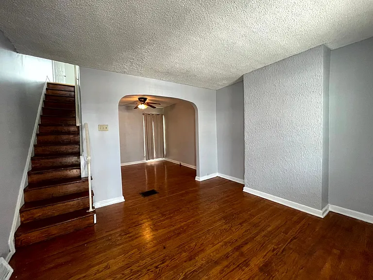 5753 N Beechwood St — Photo 2