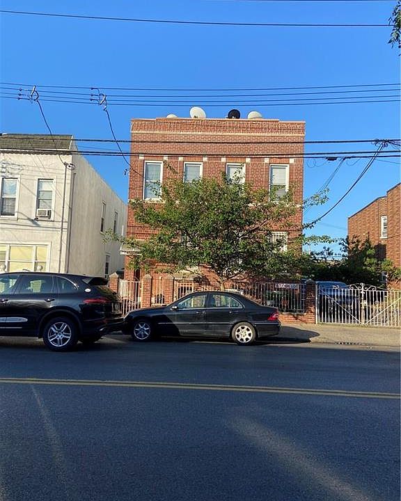 1st image of 1060 60th St