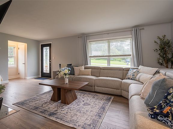4th image of 4060 Circle Dr