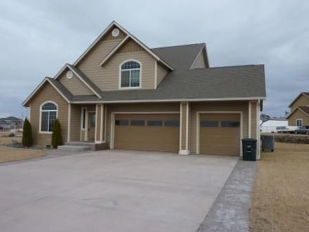 2nd image of 901 Camas Pl