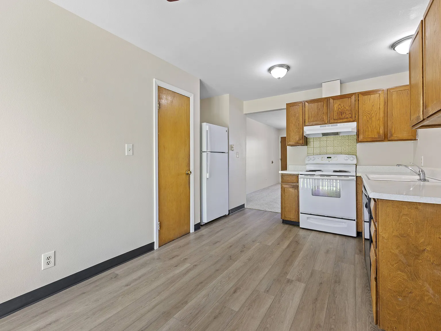 701 Oak St — Photo 4