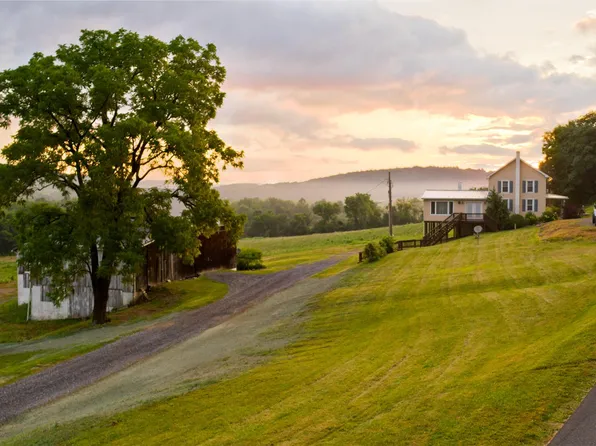 1057 River Rd, Mc Veytown, PA 17051