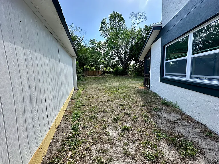2034 Los Lomas Dr — Photo 11