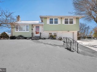 9959 Montour St, Philadelphia, PA 19115