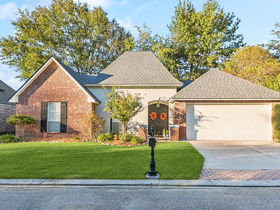 1st image of 105 La Maison Belle Dr