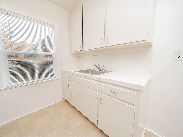 1315-1321 Dwight Way — Photo 5