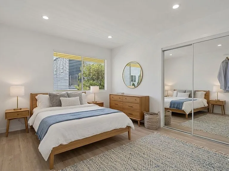 1827 N Van Ness Ave — Photo 11