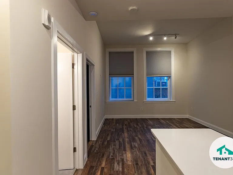 8 E Fayette St #403 — Photo 16