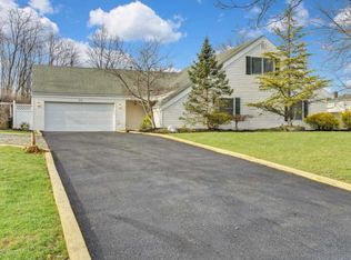 33 Woodcrest Dr, Freehold, NJ 07728