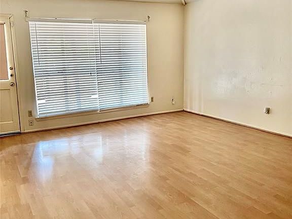 3rd image of 10115 Kent Towne Ln