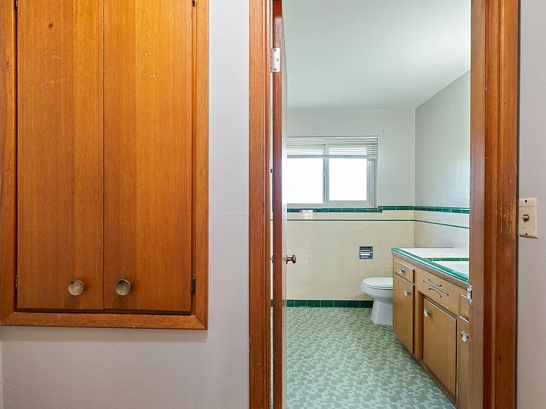 Parkdell Apartments — Photo 11