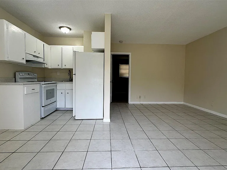 717 SE 16th St #2 — Photo 1