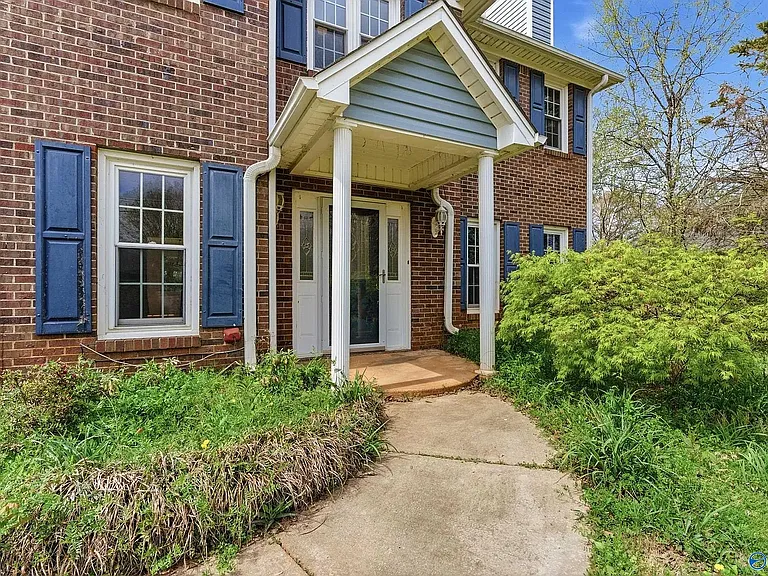 106 Golden Oak Dr — Photo 2