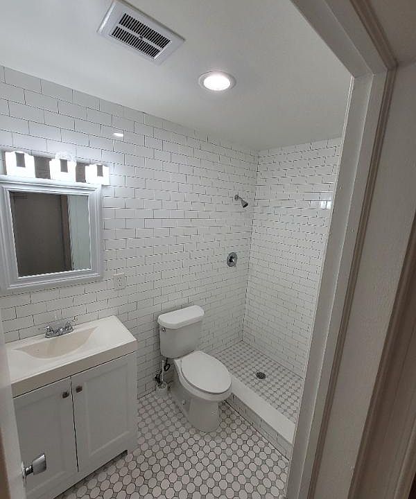 1st image of 212 SE 9th Ave #6