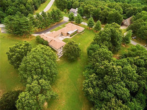 4th image of 9547 Palomino Dr