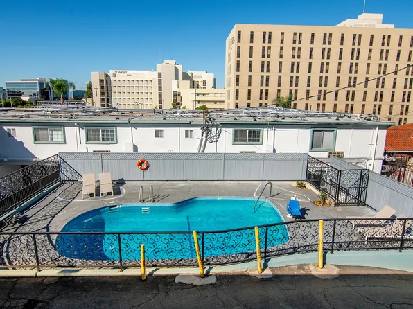 Royal Viking Apartments