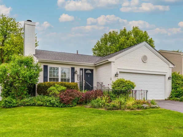 864 Fox Chase Dr, Round Lake Beach, IL 60073