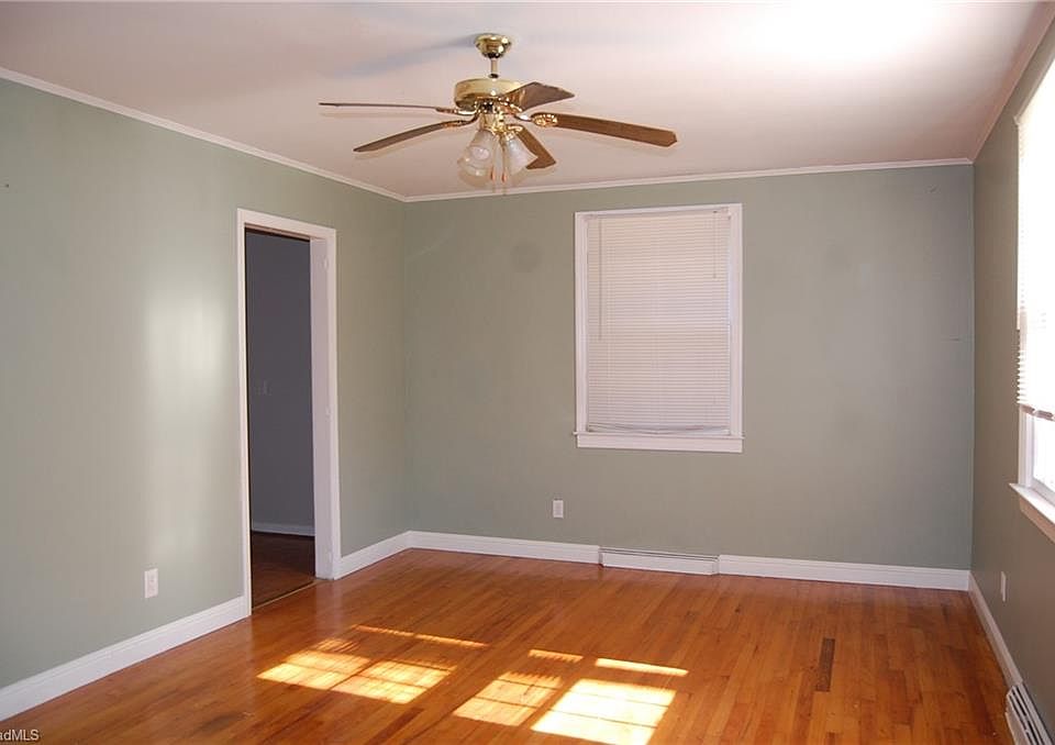 2nd image of 2004 Liberty Dr