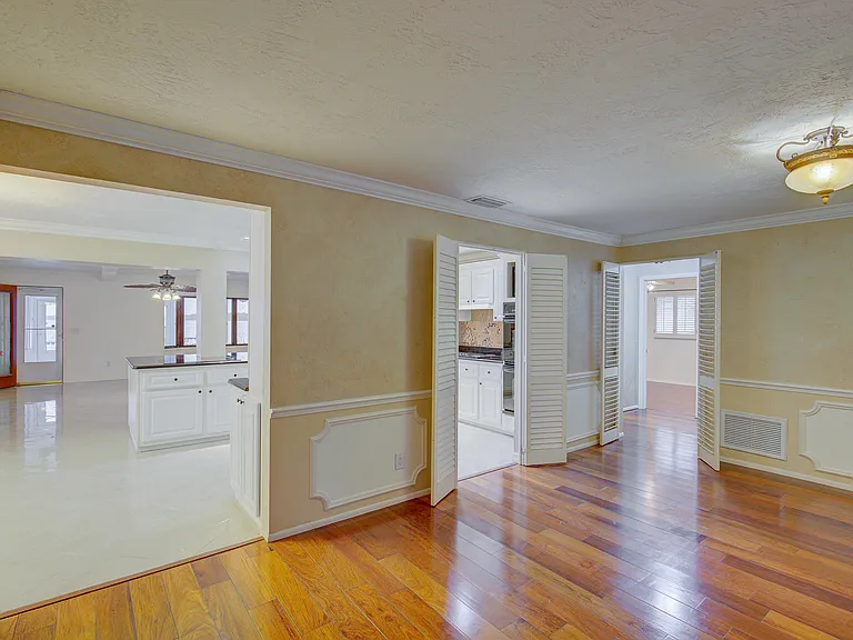 31 Freshwater Dr — Photo 35