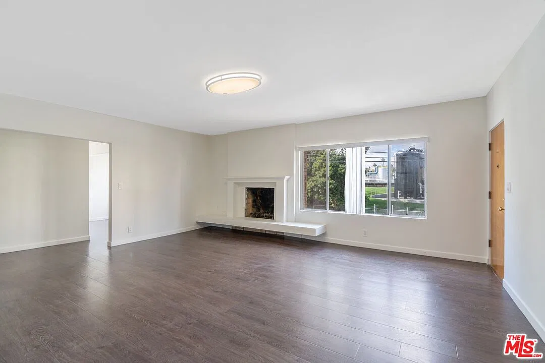 3 bed, 2.0 bath, 1400 sqft, $3,995 — Photo 2
