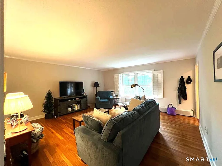 192 Park St #4 — Photo 4