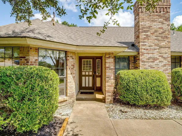 8724 Canyon Crest Rd, Fort Worth, TX 76179