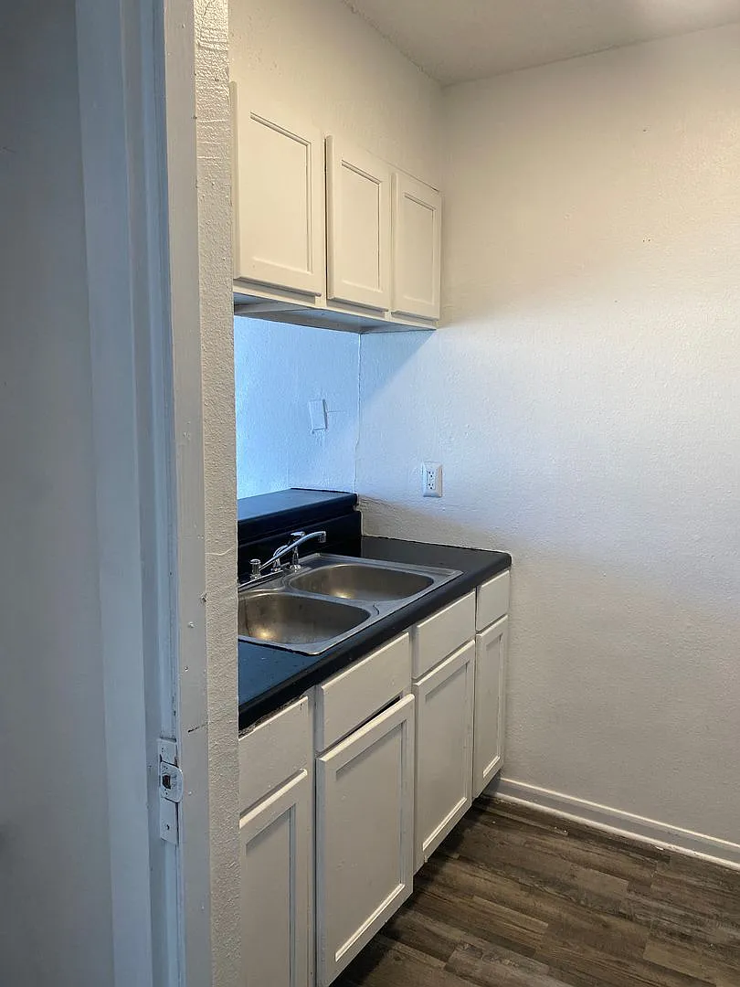 Spacious One Bedroom Near Botanical Gardens — Photo 1