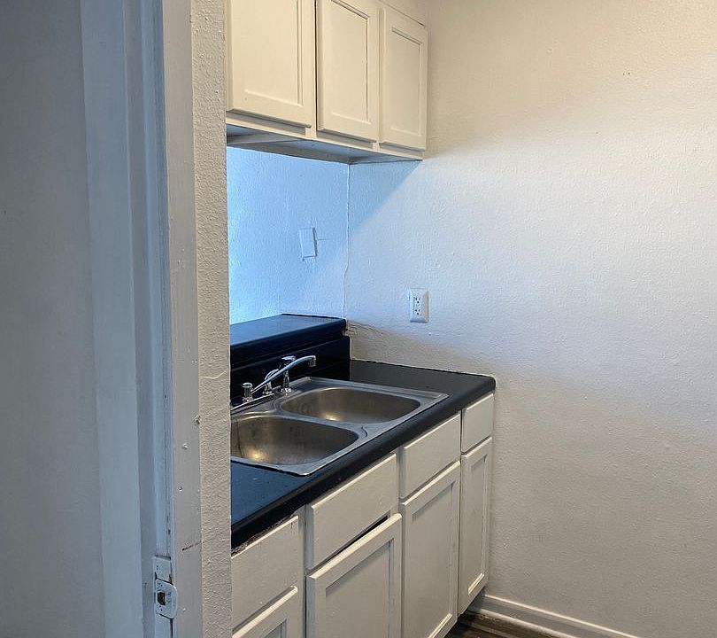 1st image of 208 Victor St #22