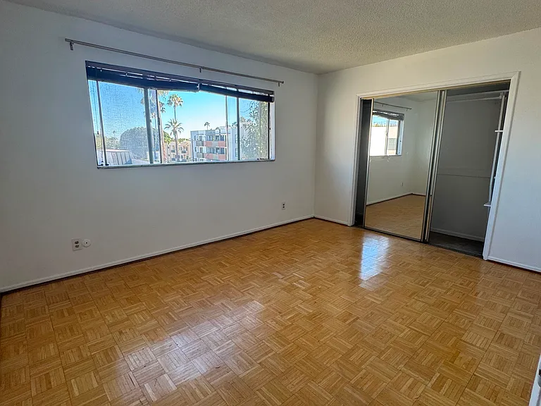 1344 N Martel Ave #306 — Photo 19