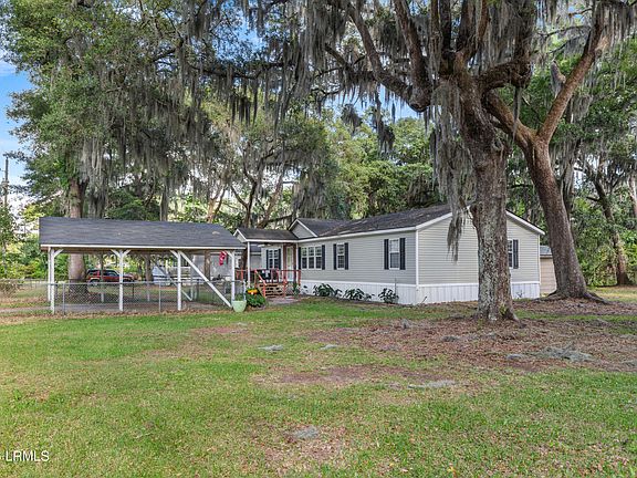 4th image of 122 Bonaire Circle S