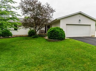 410 Beverly St, Robins, IA 52328