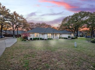 2112 Tretorn Ct, Arlington, TX 76017