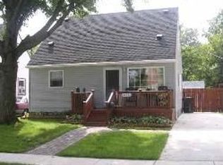 374 Cleveland St, Trenton, MI 48183