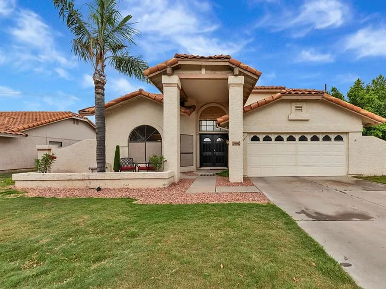 5609 E Greenway Cir — Photo 1