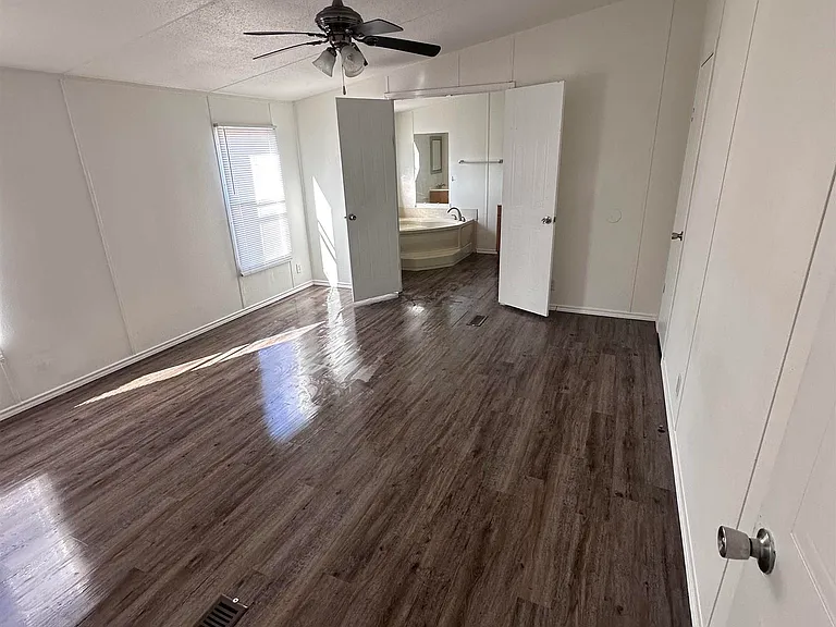 12847 FM 2710 — Photo 3